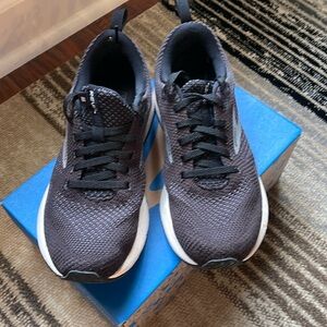 Women’s Brooks Revel 5